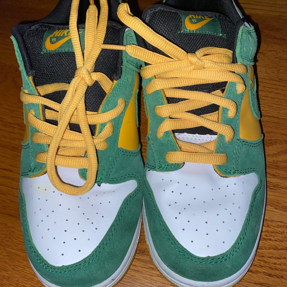 Rare Nike sb dunk bucks size 9.5
